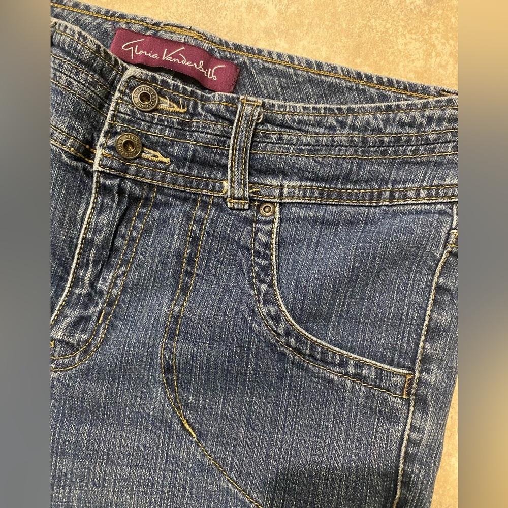 Straight Legged Gloria Vanderbilt women jeans